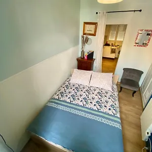 En Rez-de-chausse, De 21m 2 Apartment